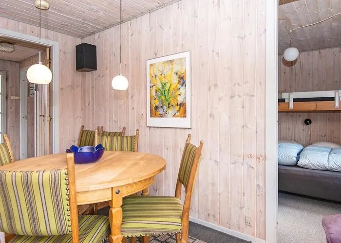 9 Person In Grenaa-by Traum